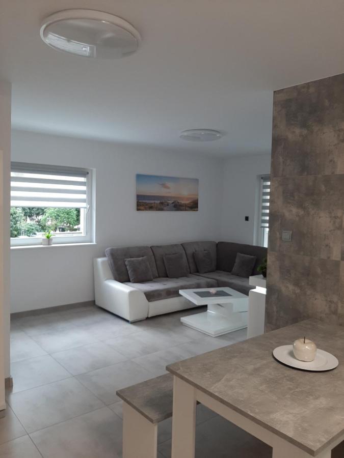 Апартаменти Apartament Emily Свіноуйсьце Екстер'єр фото