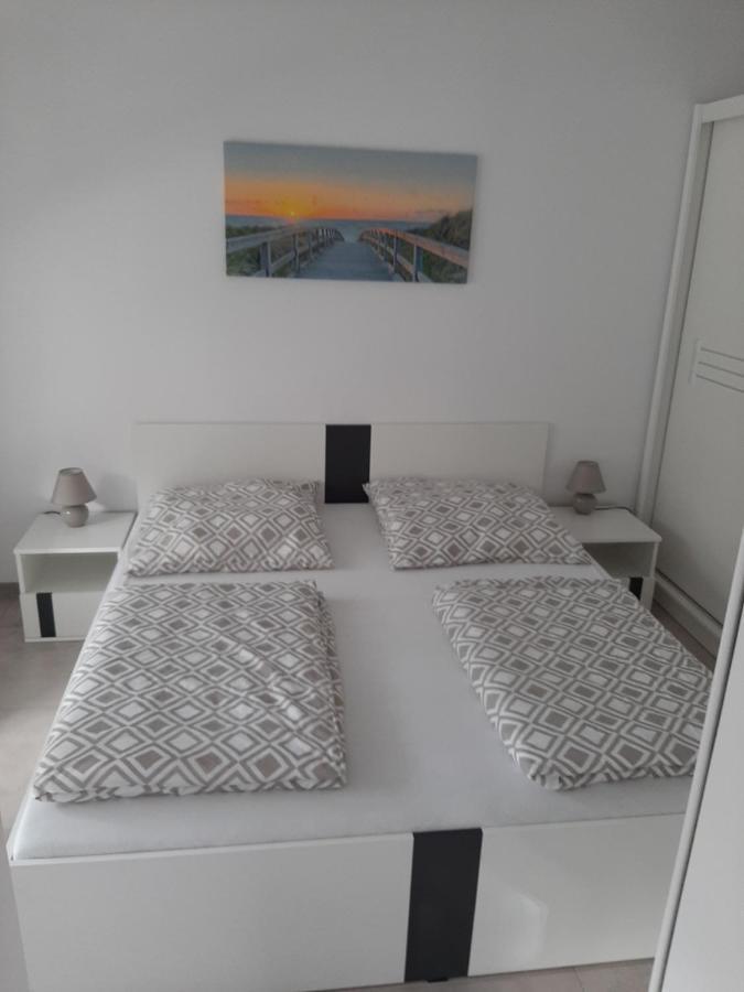 Апартаменти Apartament Emily Свіноуйсьце Екстер'єр фото